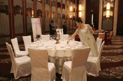 <strong>”为打制“百大哥店”的方针而不懈勤奋</strong>